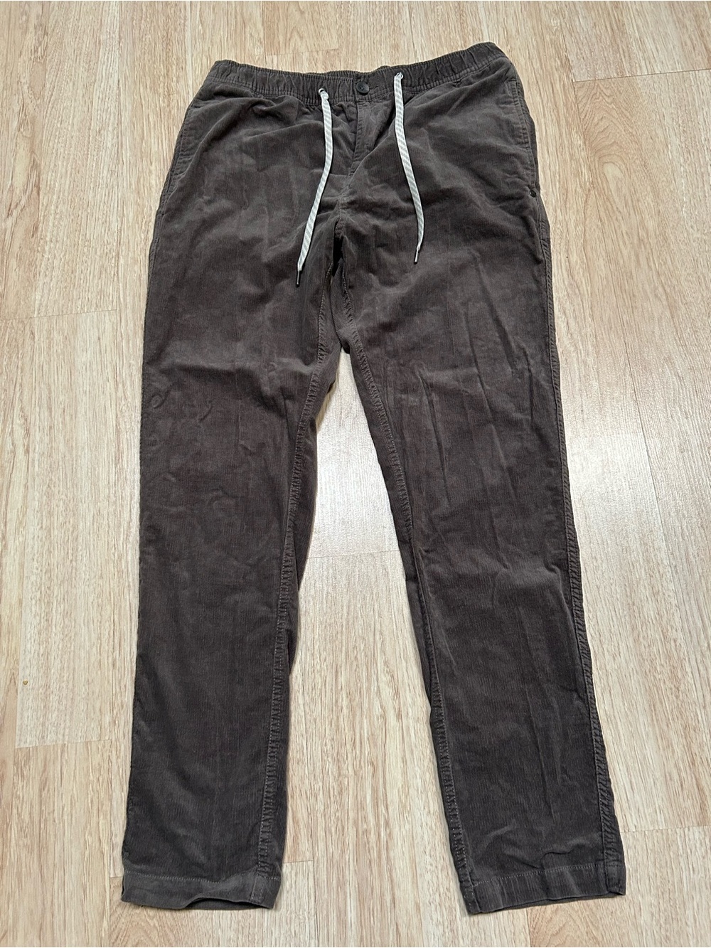 Vuori Men’s Optimist corduroy pants size Large